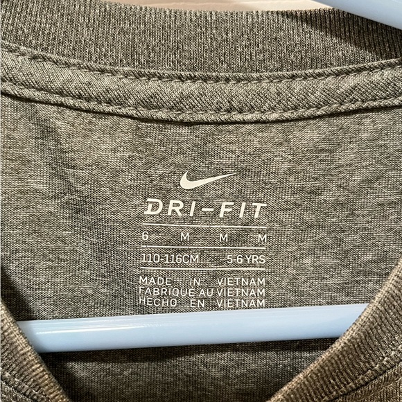 Nike boy shirt, size 6 - Picture 6 of 6